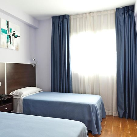 Hostal Avenida Barajas Madrid Dış mekan fotoğraf