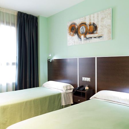 Hostal Avenida Barajas Madrid Dış mekan fotoğraf