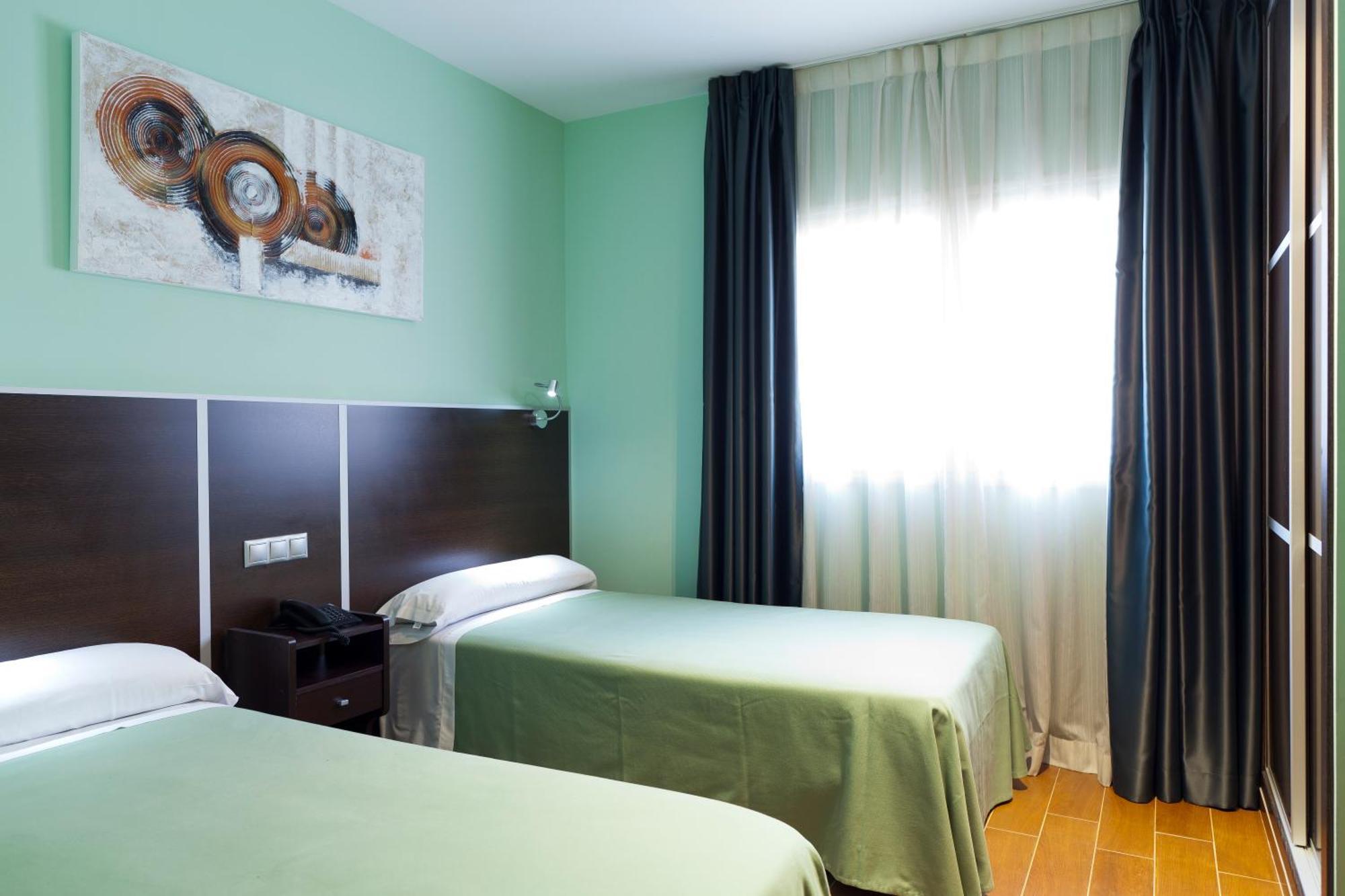 Hostal Avenida Barajas Madrid Dış mekan fotoğraf