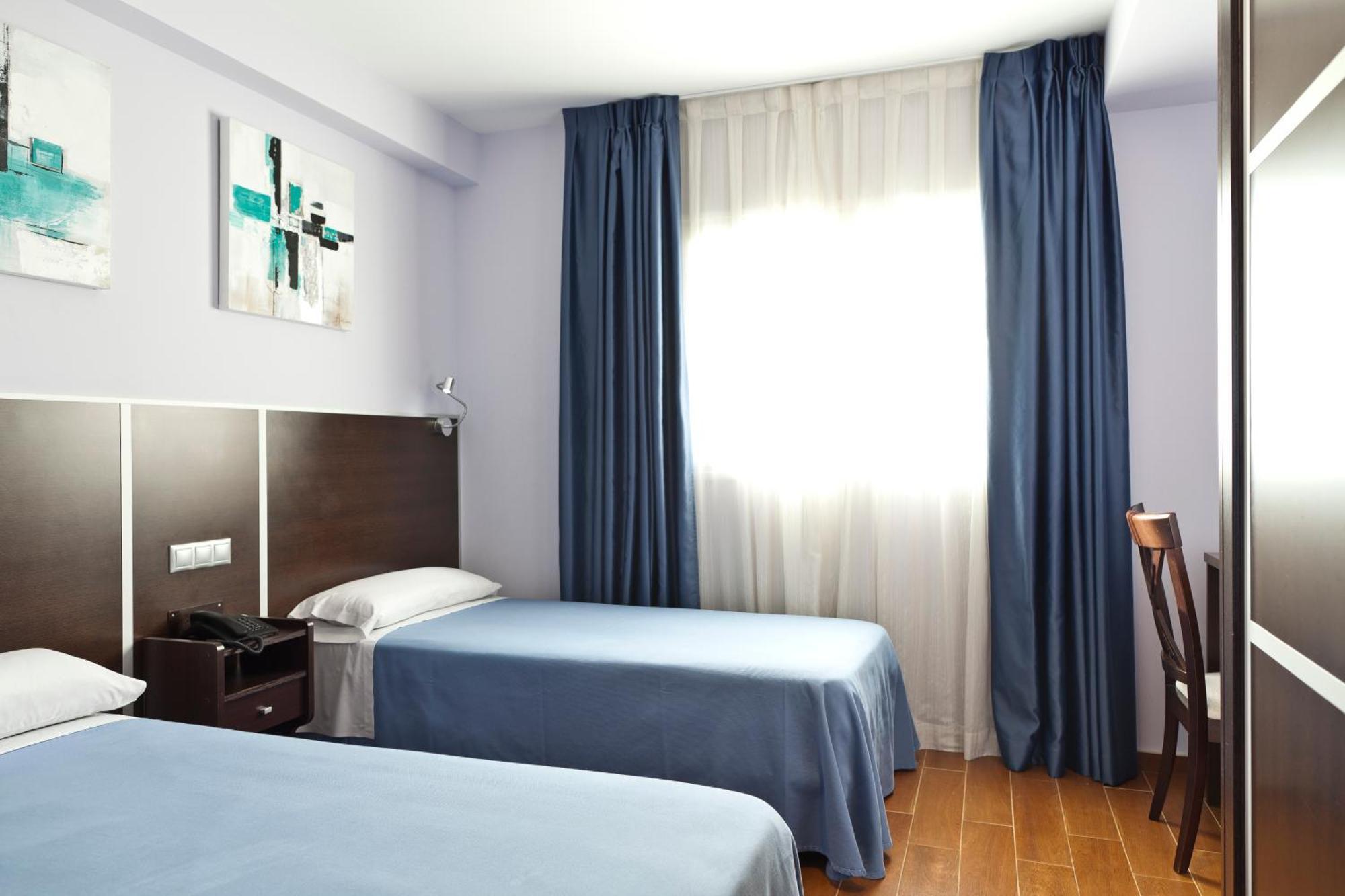 Hostal Avenida Barajas Madrid Dış mekan fotoğraf