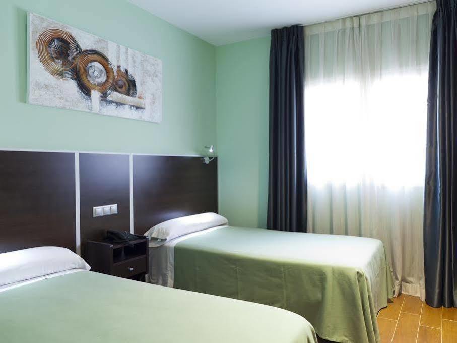Hostal Avenida Barajas Madrid Dış mekan fotoğraf
