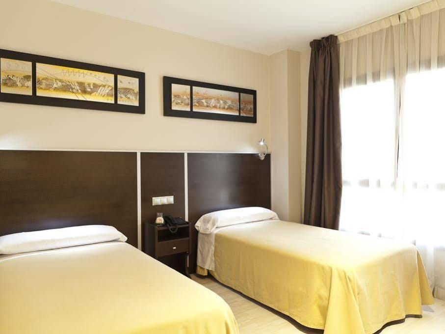 Hostal Avenida Barajas Madrid Dış mekan fotoğraf