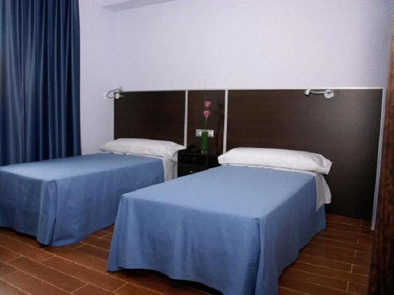 Hostal Avenida Barajas Madrid Dış mekan fotoğraf