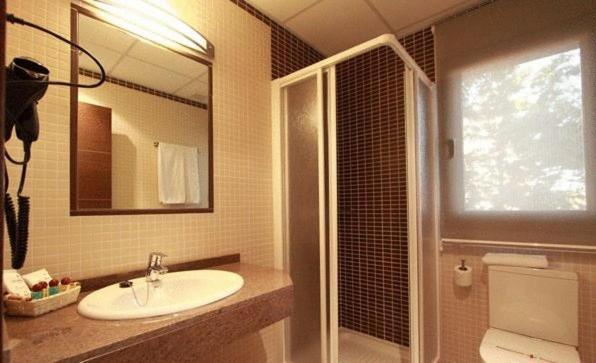 Hostal Avenida Barajas Madrid Oda fotoğraf