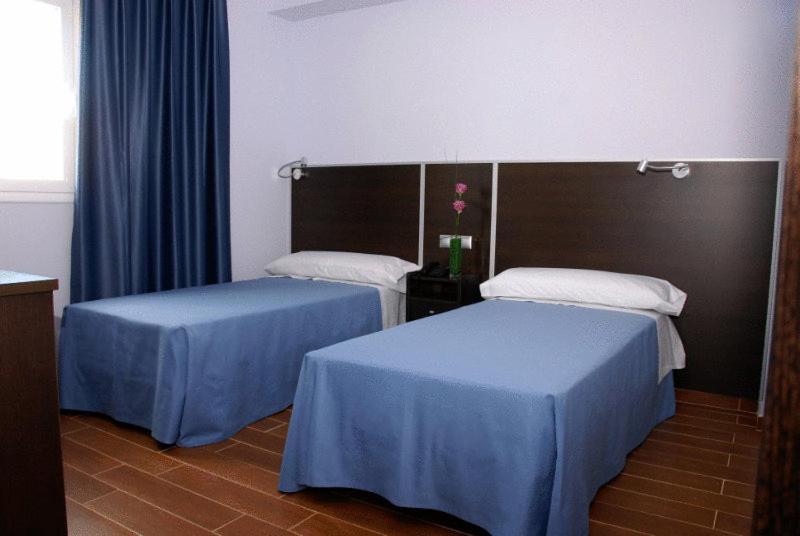 Hostal Avenida Barajas Madrid Oda fotoğraf